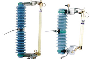 雷爾沃電器有限公司以高壓電器產(chǎn)品作為自己的核心產(chǎn)業(yè)，以產(chǎn)品設計為主導，主要研發(fā)生產(chǎn)戶內(nèi)外高壓真空斷路器，高壓負荷開關(guān)，隔離開關(guān)，熔斷器，互感器，避雷器，接地開關(guān)，六氟化硫開關(guān)等產(chǎn)品。產(chǎn)品廣泛應用于各等級電網(wǎng)，風能發(fā)電廠，太陽能發(fā)電廠，核電，水電等領域。今天雷爾沃作為高壓熔斷器的生產(chǎn)廠家來告訴你：高壓熔斷器型號含義及組成，讓你對高壓熔斷器有個新的認識。